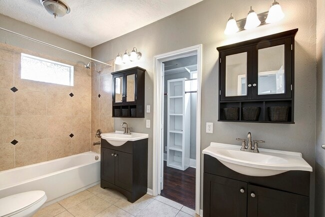 Building Photo - 1135 Woodland St