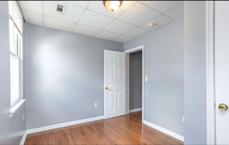 Building Photo - 4002 Oakford Ave