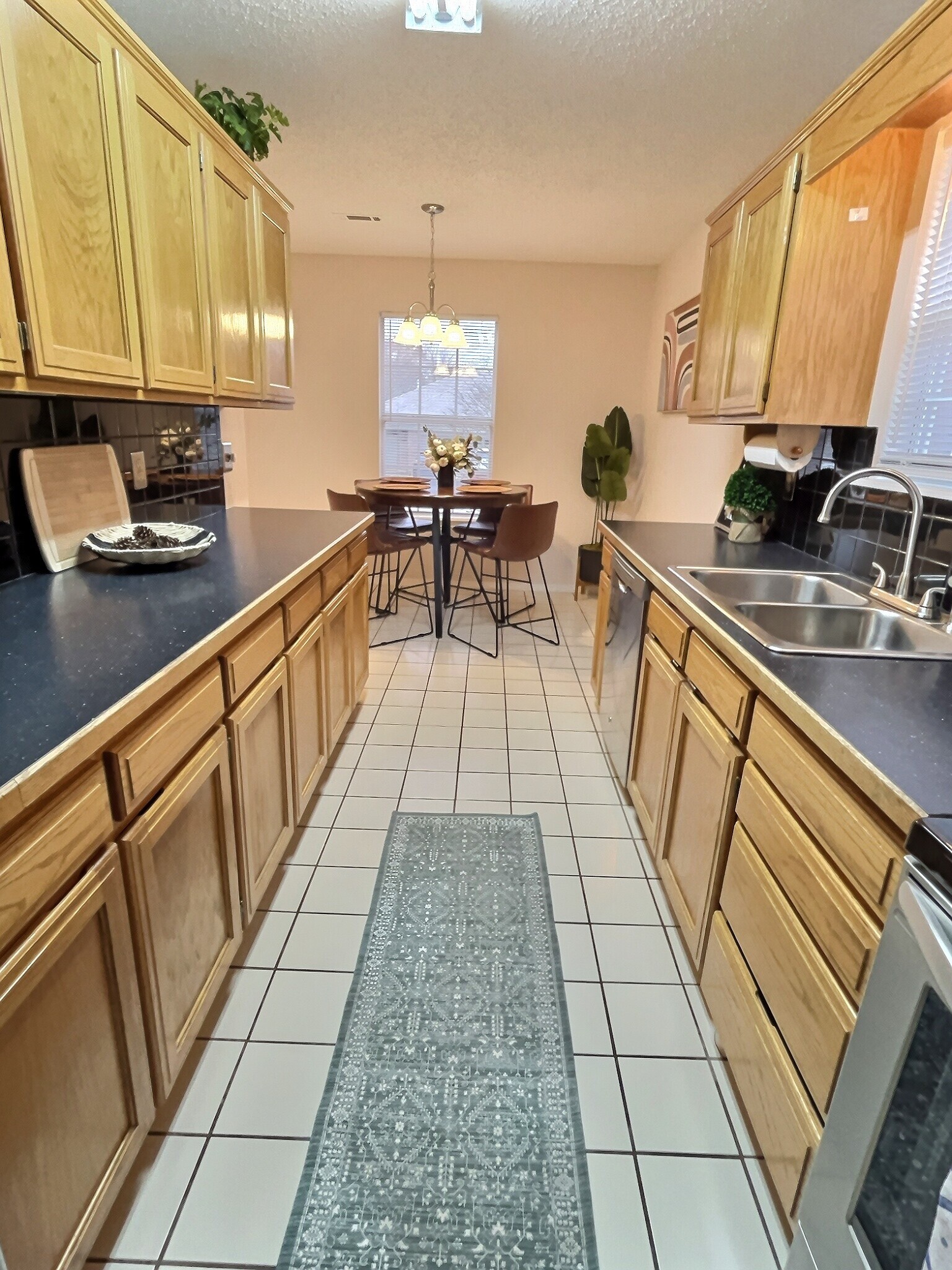 Building Photo - 601 Camellia Dr