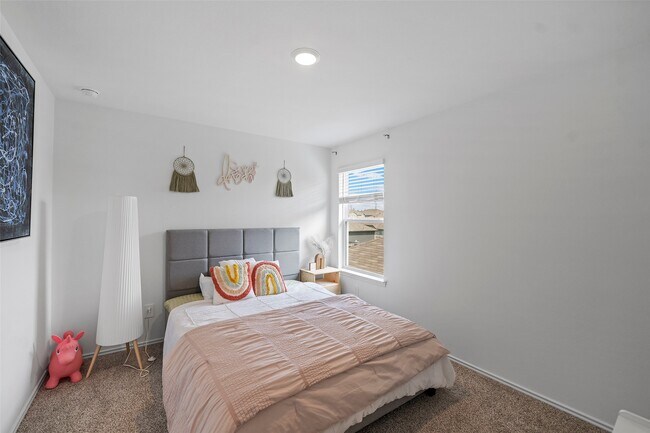 Building Photo - 5223 Mossdale Blf Ln