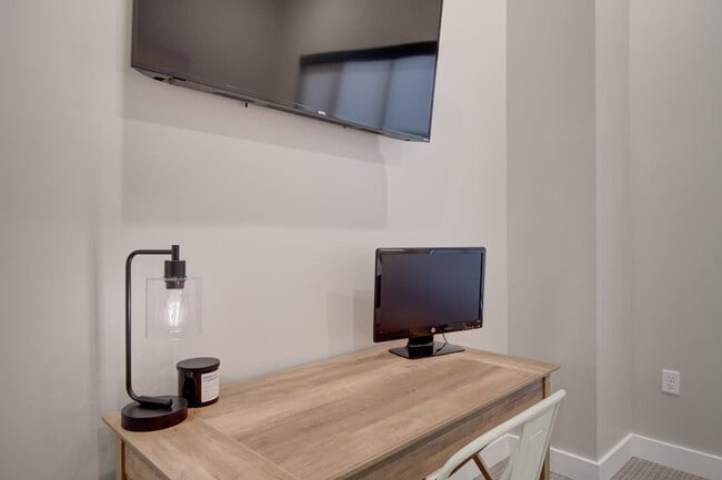 Building Photo - 110 W Beall St