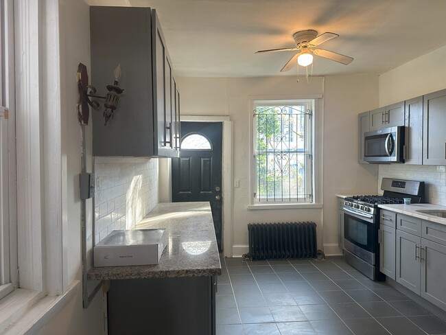 Building Photo - 39 Farragut St