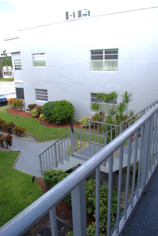 Building Photo - 185 Burgandy Way