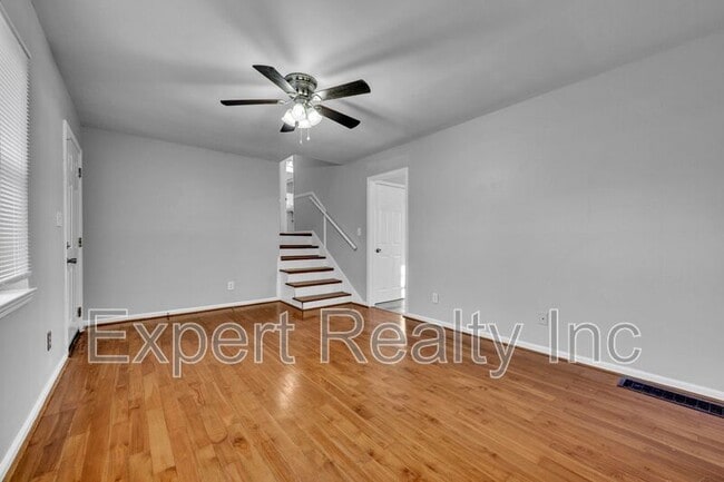 Building Photo - 624 Cresap Cir NE