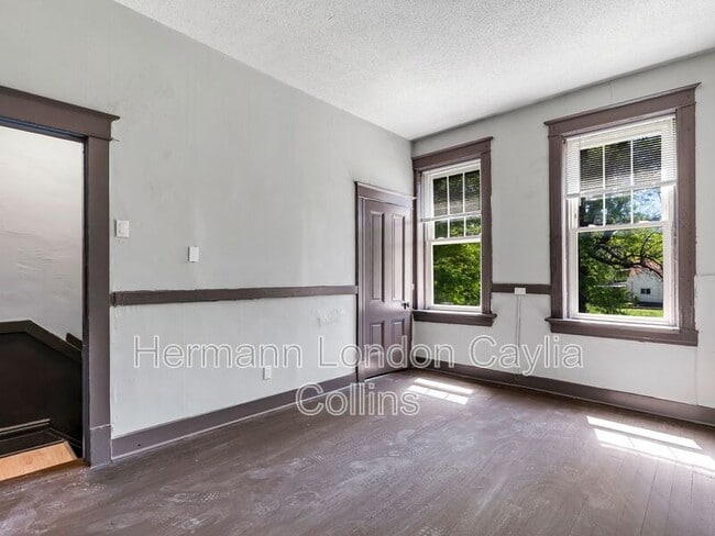 Building Photo - 214-216 W Steins St