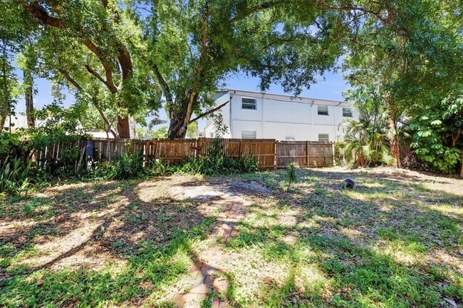 Building Photo - 2777 Dueby St