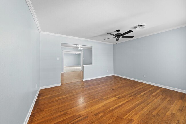 Building Photo - Available NOW!!!! Renovated Kitchen and Ba...