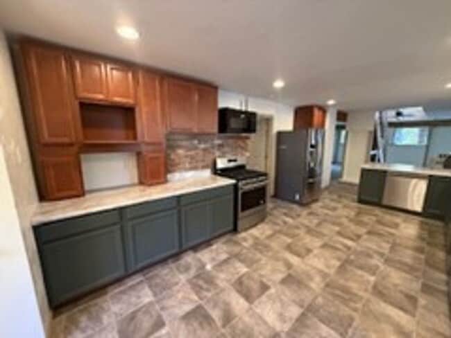 Building Photo - 3BED2BATH - NEWLY REMODELED WITH 3,000+ sq. ft. SHOP GARAGE, LARGE YARD, WASHER/DRYER HOOKUPS