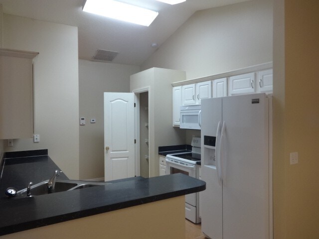 Building Photo - 808 Scenic View Cir