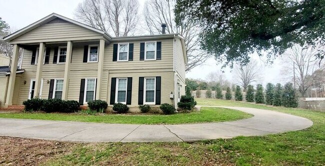Building Photo - Charming 2 bedroom 1 bath duplex on Park Rd