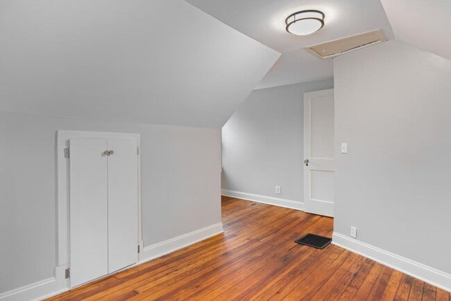 Building Photo - Charming 3-Bedroom Waldo Home with Porch Swing & Hardwood Floors