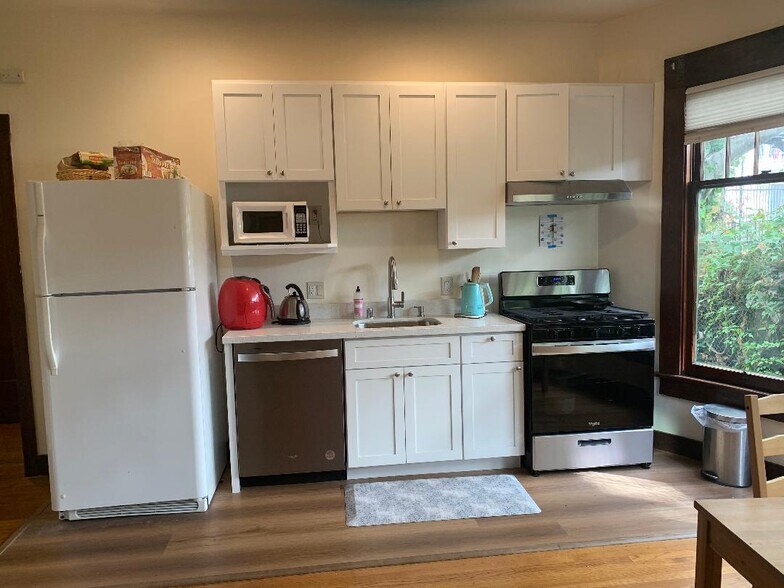 Building Photo - 2739 Dwight Way