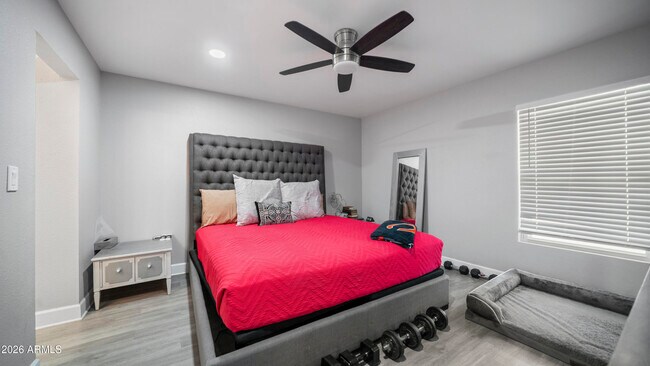 Building Photo - 648 E Tam O Shanter Dr