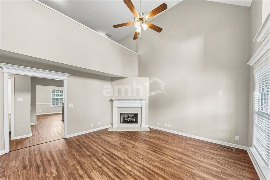 Building Photo - 2053 Leefield Dr