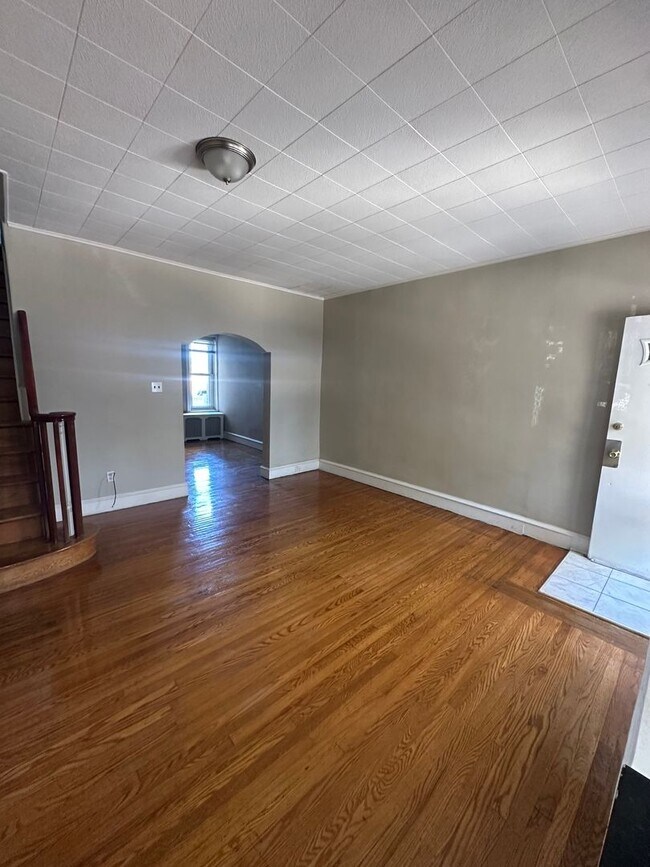 Building Photo - 3 bedroom, 1 Bath in Desirable Location
