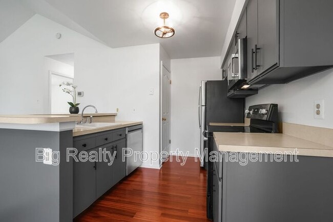 Building Photo - 1116 Foxmeadow Dr