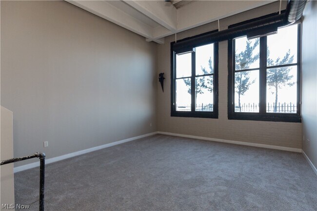 Building Photo - 1133 W 9th St