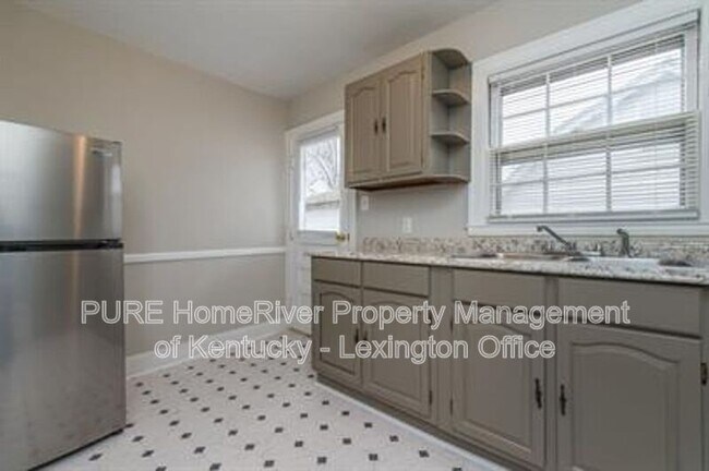 Building Photo - 200 Floral Park