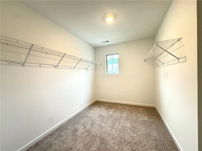 Building Photo - 2955 Vinca Dr
