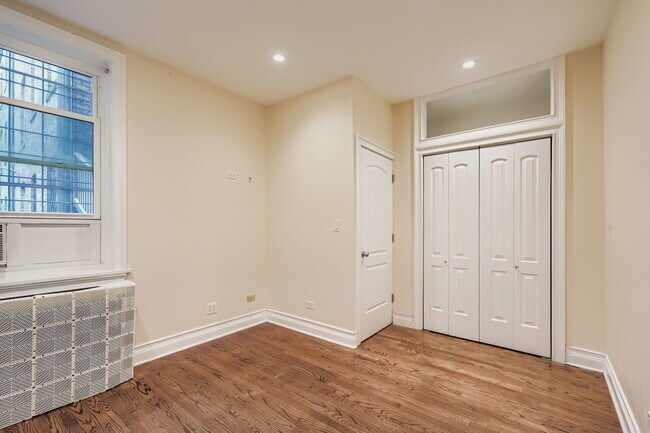 Building Photo - 2946 N Pine Grove Ave