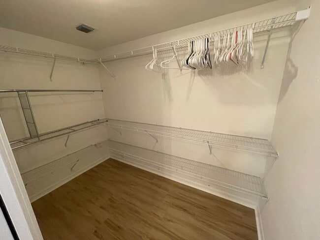 Building Photo - ANNUAL RENTAL - 2/2 CONDO IN ABBEY AT BERKSHIRE VILLAGE