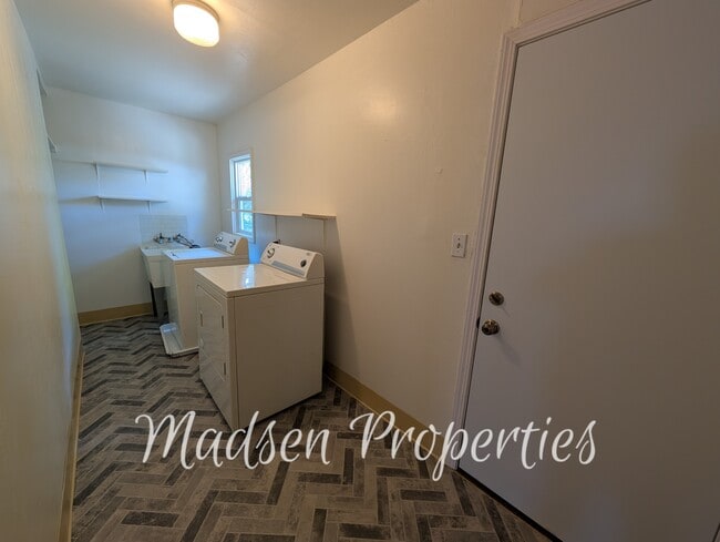 Building Photo - 1223 Arcadian Ave