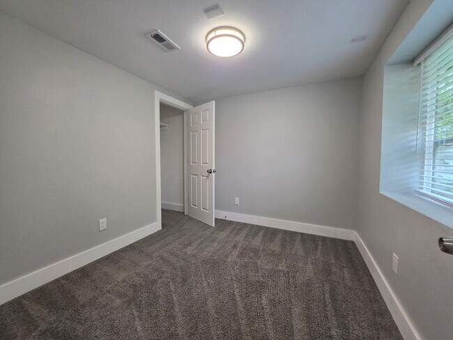 Building Photo - AVAILABLE NOW!! 4-Bedroom, 3-Bathroom Home Nestled in the Cotton Creek Neighborhood!