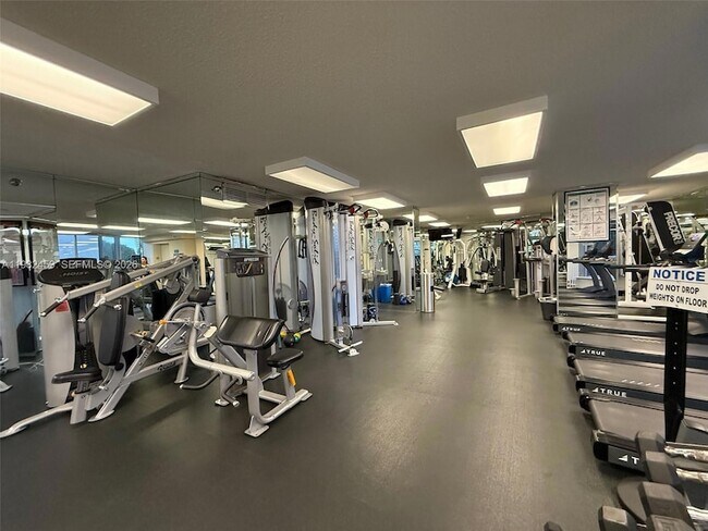 Building Photo - 3530 Mystic Pointe Dr