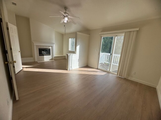 Building Photo - Spacious 2 Story Near Trails & Rose Park