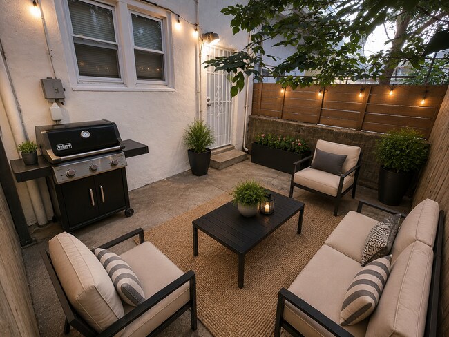Building Photo - Spacious 2BR Townhouse with Private Patio in the Heart of Newbold