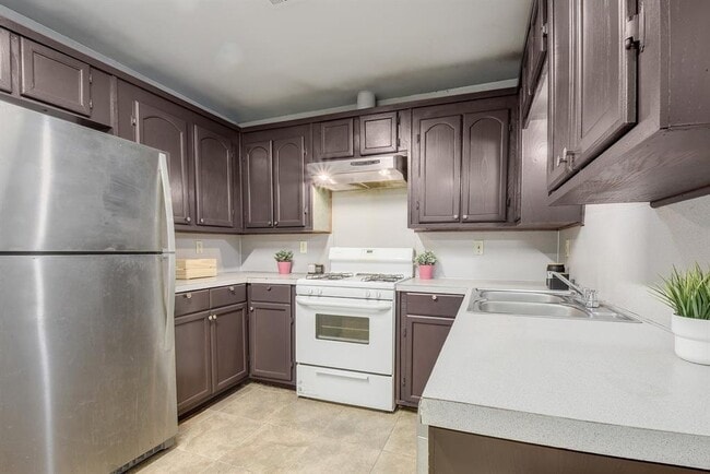 Building Photo - 6209 Langham St