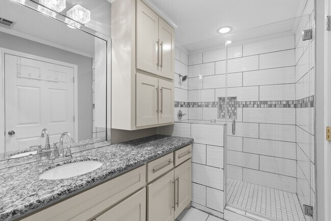 Building Photo - 3338 Prospect St