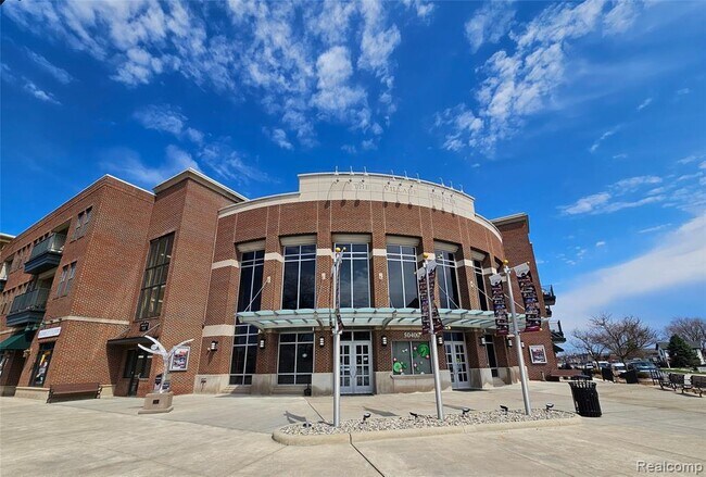 Building Photo - 264 Village Way S