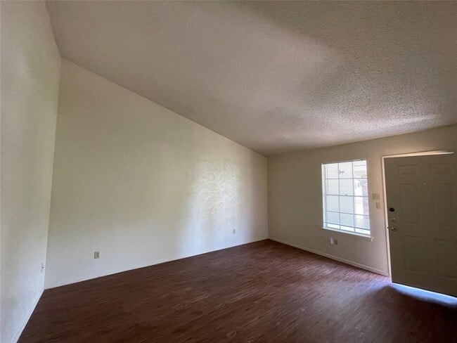 Building Photo - 7902 Brodie Ln