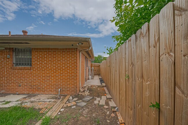 Building Photo - 423 Gammon Dr