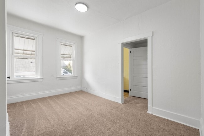 Building Photo - 124 Fitler St