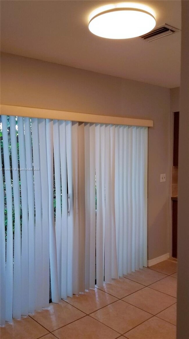 Building Photo - 2588 Coral Springs Dr