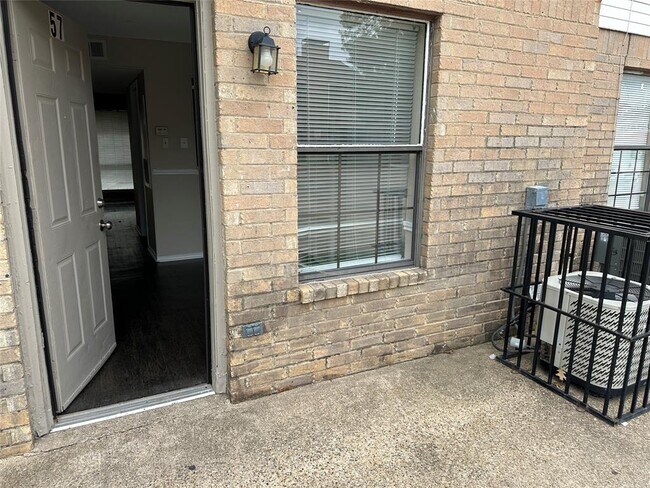 Building Photo - 8005 Rothington Rd