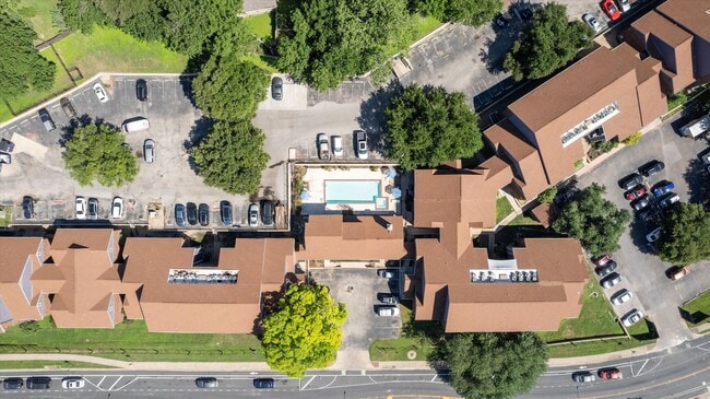 Building Photo - 1840 Burton Dr