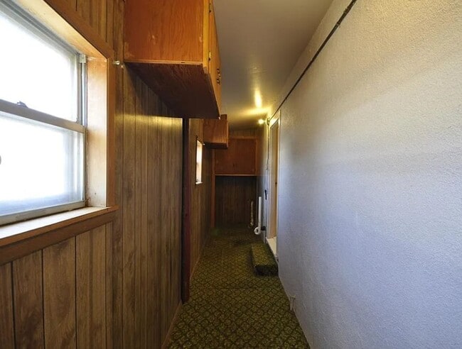 Building Photo - 3 Bedroom Home with Large Fenced Yard Avai...