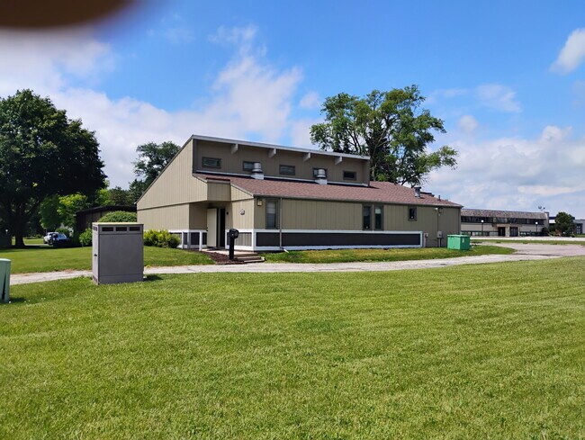 Building Photo - 6410 Normandy Dr