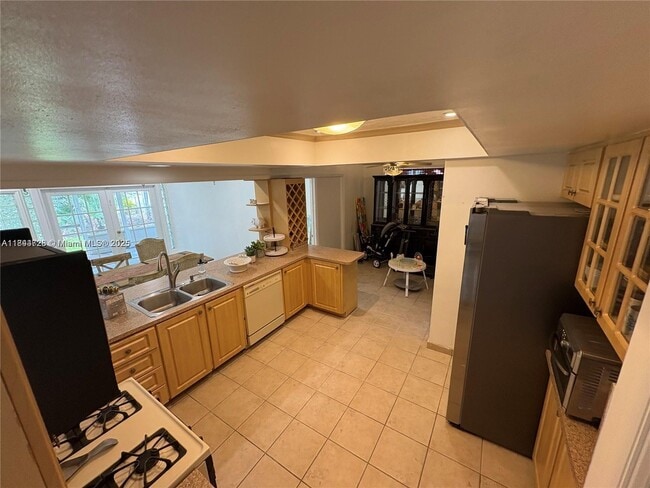 Building Photo - 6612 Dahlia Dr