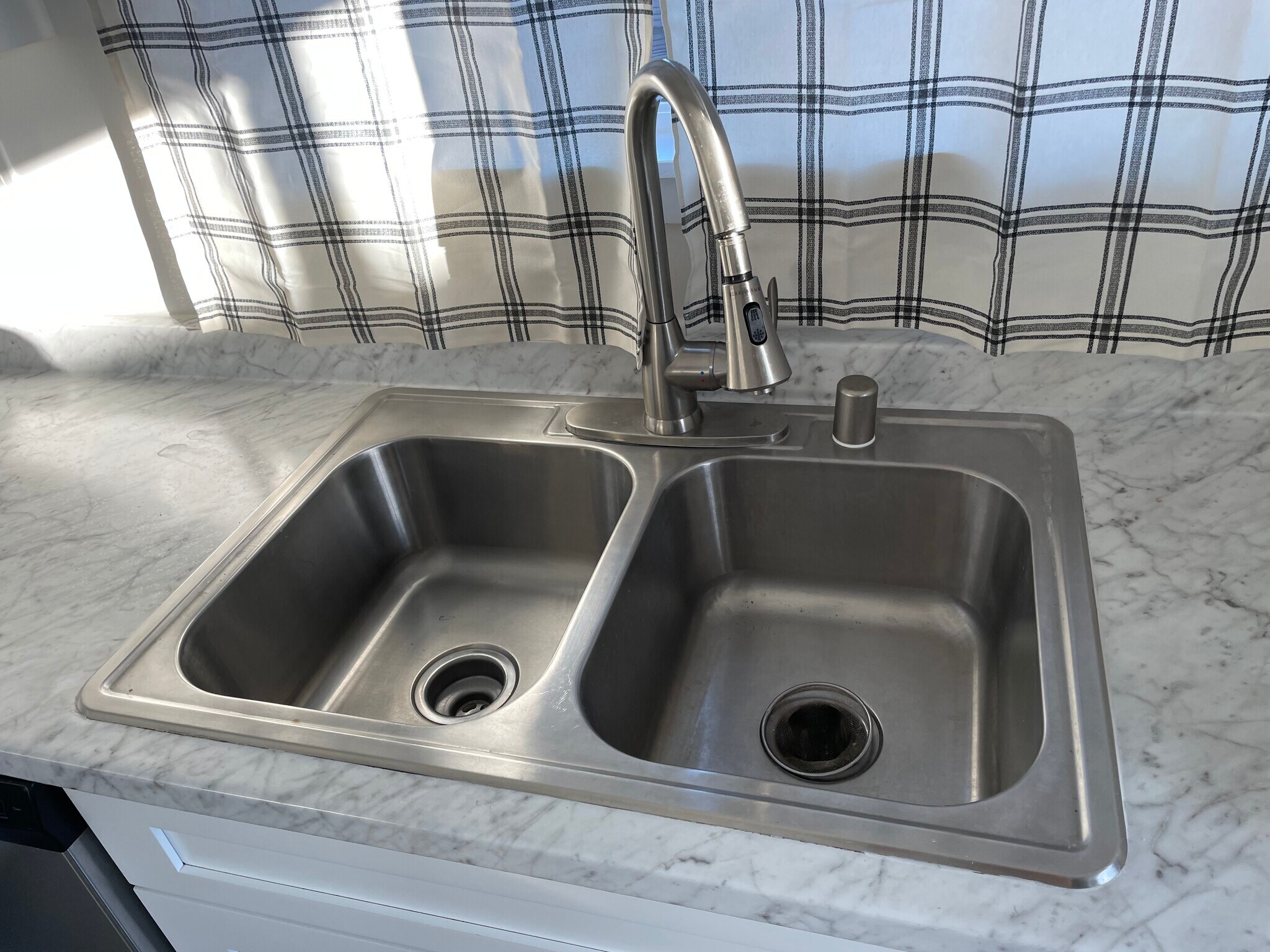 Building Photo - 265 E 69th Way