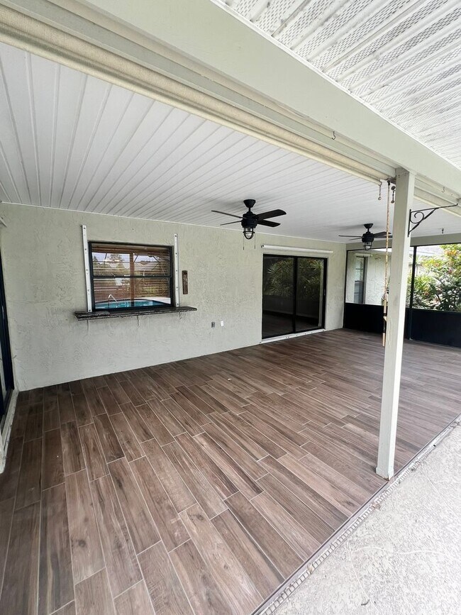 Building Photo - BEAUTIFUL 3 BEDROOM POOL HOME IN SANDPIPER...