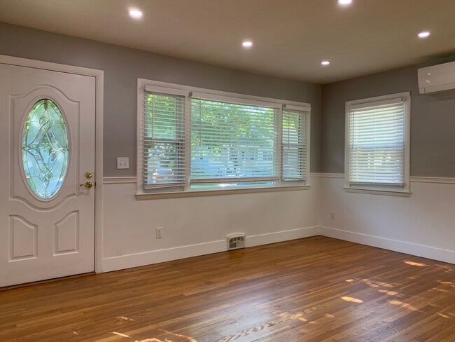 Building Photo - 3 Bed 1 Bath House Topsham