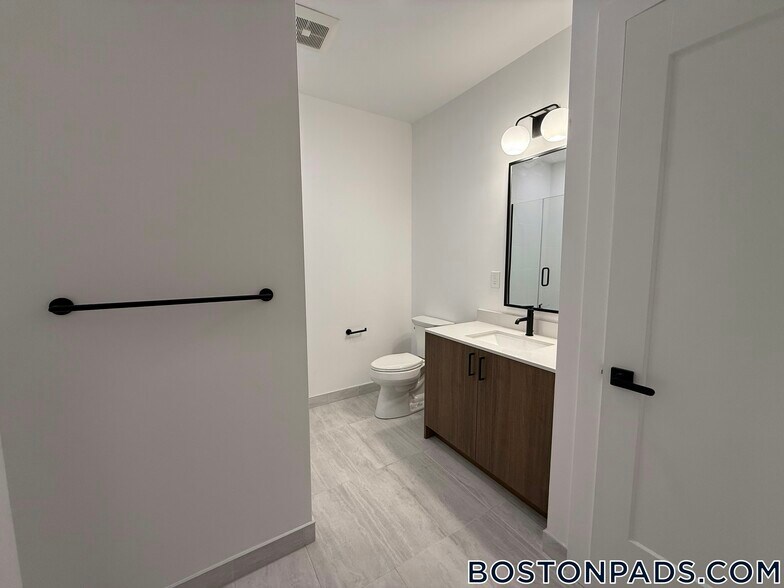 Building Photo - 199 Gardner St