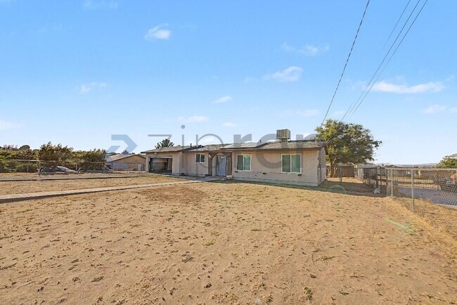 Building Photo - 18154 Hackberry St