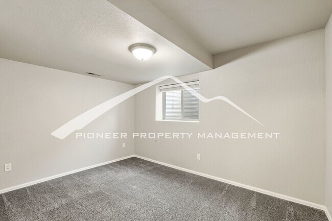 Building Photo - 6525 White Falcon Ct