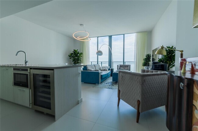 Building Photo - 501 NE 31st St