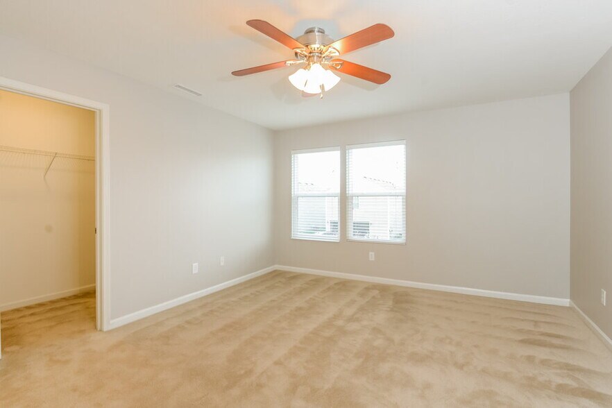 Building Photo - 2349 Bridlewood Dr